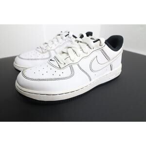 Nike Air Force 1 DC9672-104 Boys White Lace Up Low Top Sneaker. size us 2.5Y